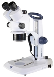 Mikroskop stereoskopowy StereoBlue trinokularowy, zoom 0.7-4.5x, statyw zębatkowy, oświetlenie